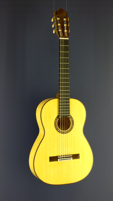 Rolf Eichinger luthier guitar spruce, maple, year 2008, scale 64,6 cm