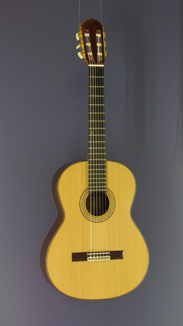 Antonio de Vega, Model Maestro, classical guitar with short scale, cedar, rosewood