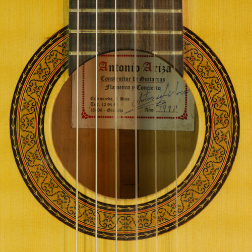 Rosette and label of a classical guitar built by Antonio Ariza