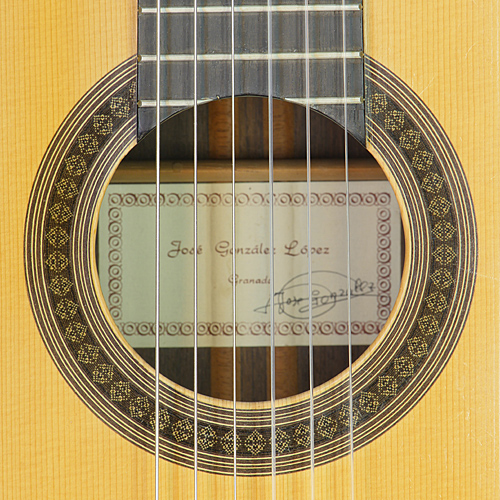 rosette and label of José González Lopez classical guitar spruce, rosewood, year 2006