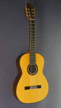 Ricardo Morenoc C-Z 63 Fichte, 63 cm kurzer Mensur, spanische Konzertgitarre mit massiver Fichtendecke und Zirocote an Zargen und Boden